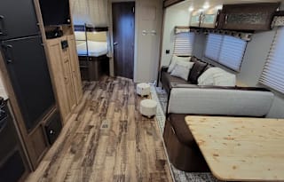 Large Shower☆Outdoor kitchen☆Slide out☆ BUNKS