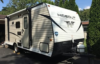 Compact lightweight camper for couples or 5 people