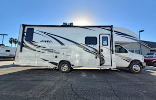Chic and Roomy 2022 Jayco Redhawk 26M