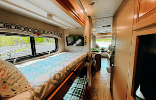 Beautiful Class A Pet Friendly RV