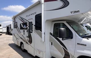 Seats / Sleeps 5, Pet friendly Camper