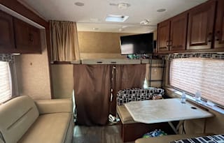 Great family camper with bunkhouse