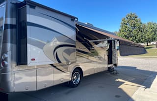 Beautiful Bay Star - Huge Floor Plan!