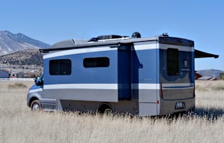Luxury + Family Friendly 2022 Tiffin Wayfarer