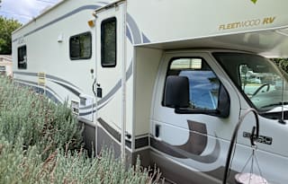 Wild Blue Yonder 2000 Fleetwood Tioga Class C!