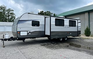 (Unit 35) Avenger with bunkbeds & outside kitchen