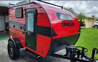 Fun Tiny Camper with outdoor kitchen