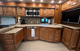 2014 Tiffin Phaeton 40QKH Bunkhouse