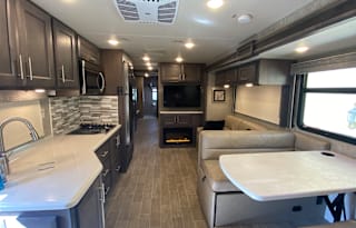 Sleeps 8 ~ 2 FULL baths! - FINDING CLARA-T!
