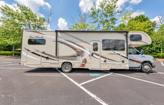 "Fourwinds Funhaus" - 6 bed Bunkhouse C Class RV