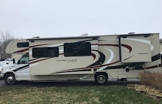 32ft Class C w/Outdoor Kitchen, all items included