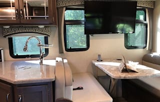 Run-a-Muck Truck 2020 Thor Chateau 31W