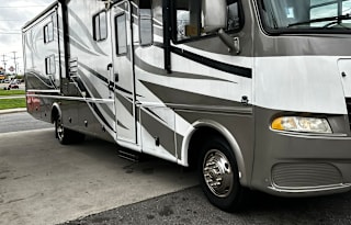2013 Thor Motor Coach Daybreak 34BD