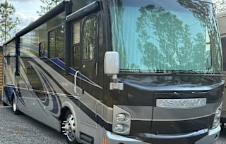 Newly Renovated Damon Astoria Diesel RV