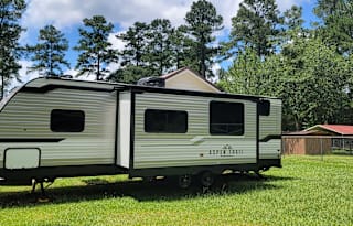 Family & Pet Friendly Travel trailer 32FT