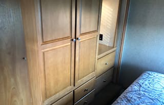 2009 Winnebago Chalet 31J