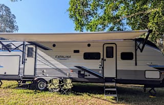 "Adventure Awaits: Cozy & Fun RV Rental!"
