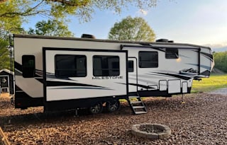 2021 Heartland Milestone 326RL