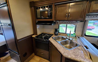 Pet & Family Friendly 2018 Thor Four Winds