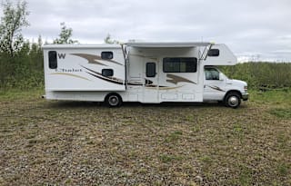 2014 Winnebago chalet 31JR Bunk house #10