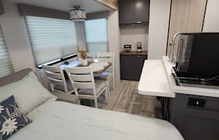Dusty Roads-Couples Retreat-2 b ,2bath-Ins. Inc