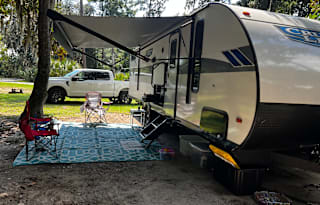 Pet Friendly Luxury Family Retreat on Wheels