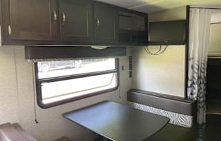 Cozy Fully Stocked, Pet Friendly,  sleeps 8!