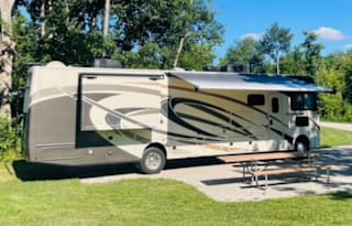 2019 Thor Motor Coach Hurricane 35M