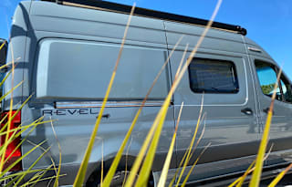 Brand New - 2022 Winnebago Revel 44E