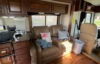Bunkhouse Class A Motorhome w/ Dual dinettes