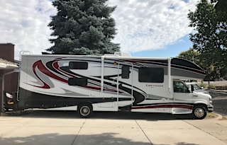 Ultra Low Mileage - Loaded Family Bunkhouse