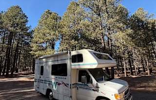 The Winnie RV // 2000 Retro Camper!