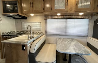 2021 Coachmen RV Leprechaun 270QB Ford 350