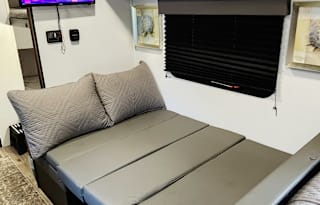 "Lightweight" 5-6 member Family Bunkhouse *SOLAR*!