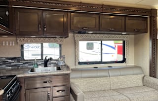 2018 Thor Freedom Elite: Sleeps 10 drive anywhere