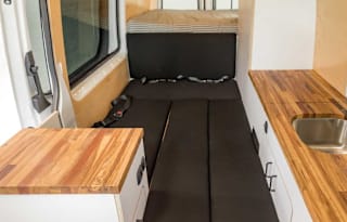 2022 Mercedes-Benz Sprinter 2500 V6 (off grid)