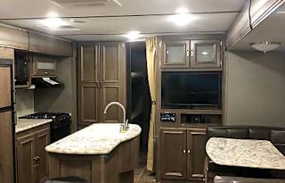 2019  Lite Travel Trailer, Sleeps 11, Bunk house