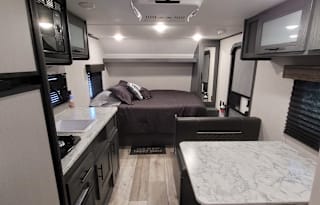 ★FULL size BUNKS★Sleeps 6★Outdoor Kitchen★Exit 407