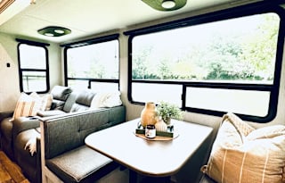 2 bedroom 2 bath + loft luxury retreat sleeps 6-8