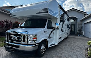 *Roadtrip around FL in this Classy RV! SLEEPS 8!*