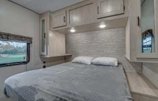 BRAND NEW! 2025 Catalina Legacy 293QBCK Bunk House