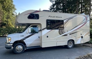 2019 Thor Motor Coach Four Winds 22E free parking