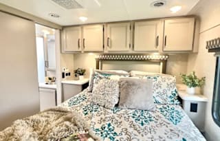 2023 Quantum LF31 Bunkhouse, Dual AC's+Solar (CA)