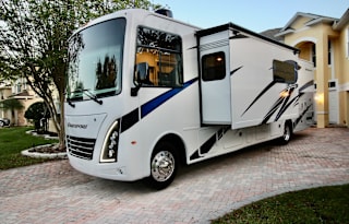 BRAND NEW! Memory Maker II 2023 Thor Windsport 34’