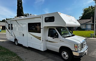 Fully loaded 2015 Thor Motor Coach Majestic