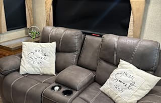 2015 Fleetwood RV Bounder 33C