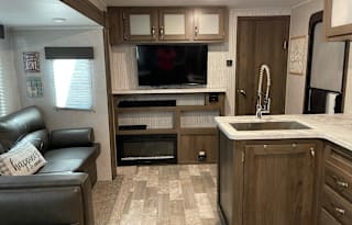 2021 East to West Della Terra 271bh