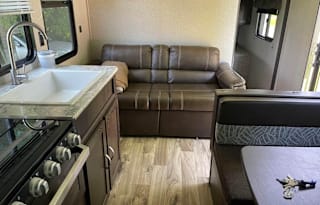 Cozy Fully Stocked, Pet Friendly,  sleeps 8!