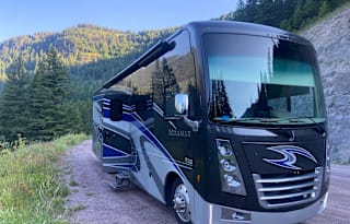 2022 Thor Motor Coach Miramar 34.6