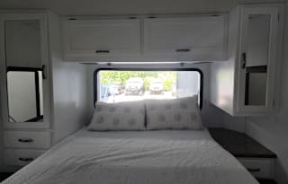 2017 Thor Motor Coach Four Winds